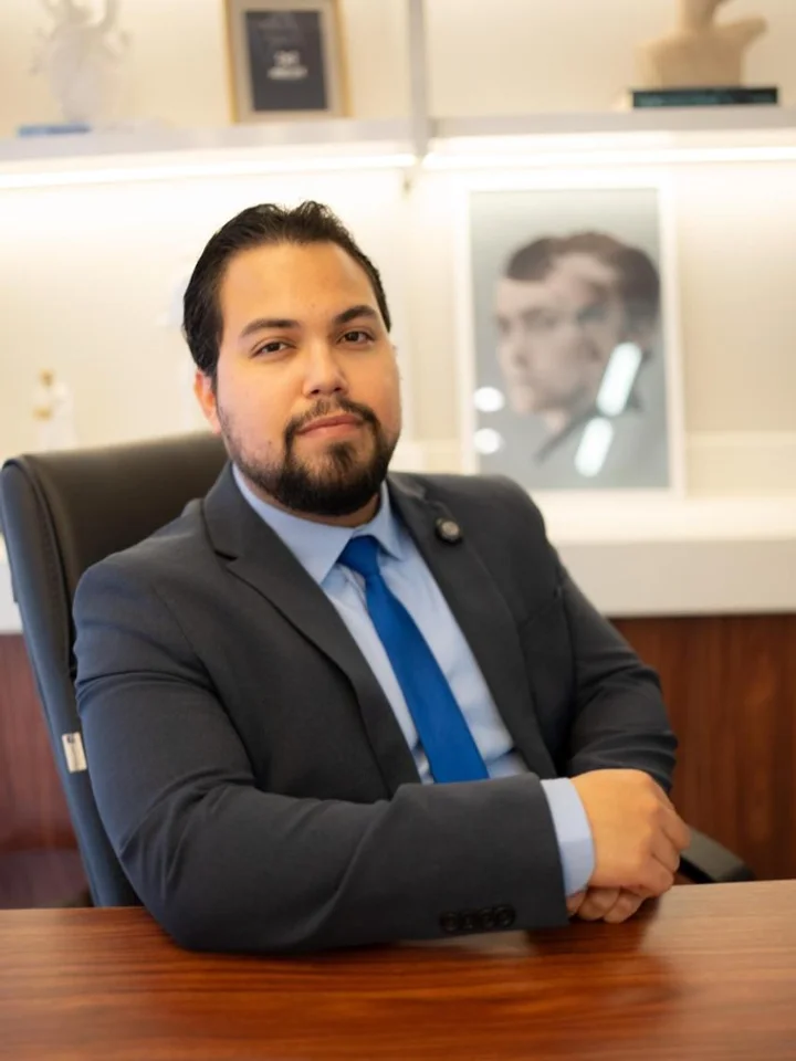 Dr. Douglas Silveira — Consultório